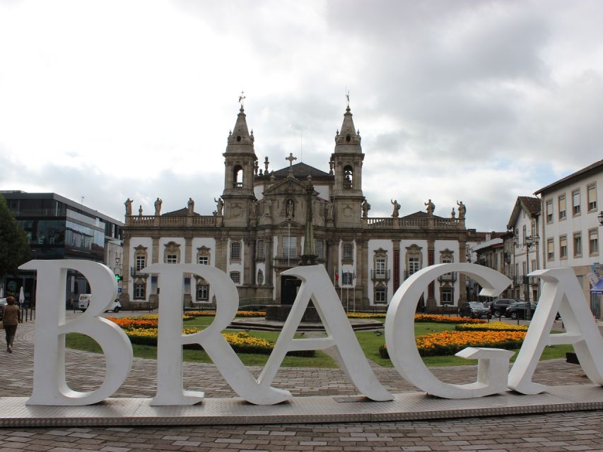 Essential Braga a Self-Guided Audio Walking Tour in English - SmartGuide App Features