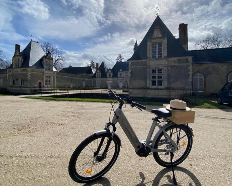 From Amboise: Full-Day Guided E-bike Tour to Chambord - Visiting Château De Chambord