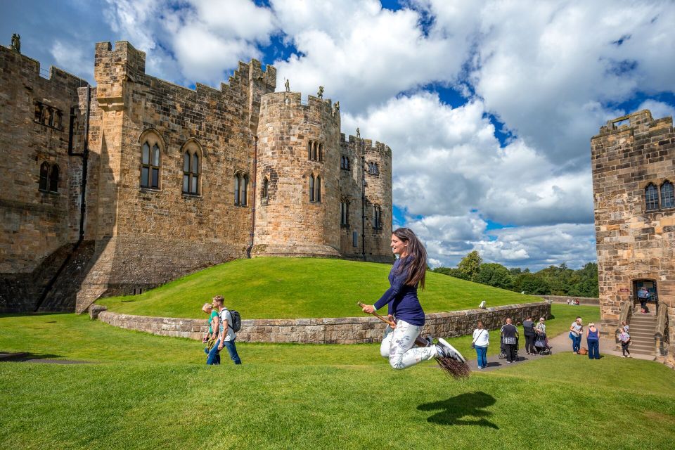 From Edinburgh: Day Trip to Bamburgh and Alnwick Castle - Tour Details