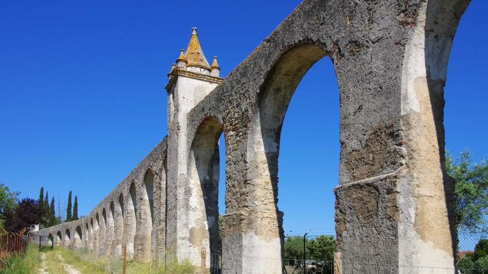 From Lisbon: Évora and Monsaraz Day Tour With Wine Tasting - Visit Preserved Roman Temple