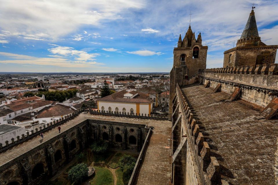 From Lisbon: Évora Tour With Wine Tasting Included - Essential Évora Sights