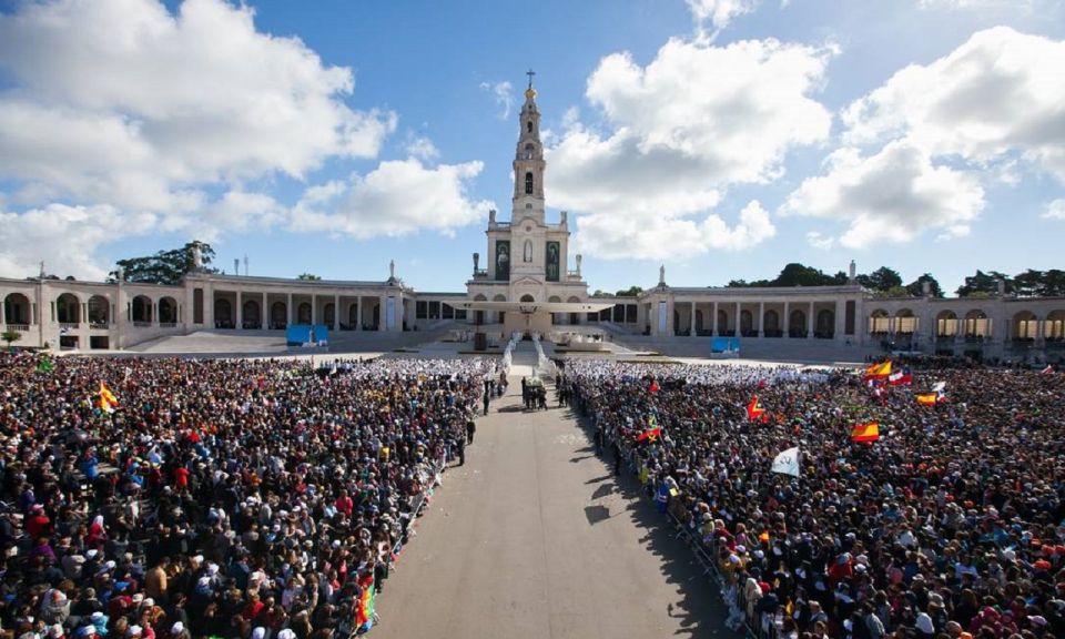 From Lisbon: Fatima, Nazare, Obidos & Batalha Full Day Tour - Batalha Monastery