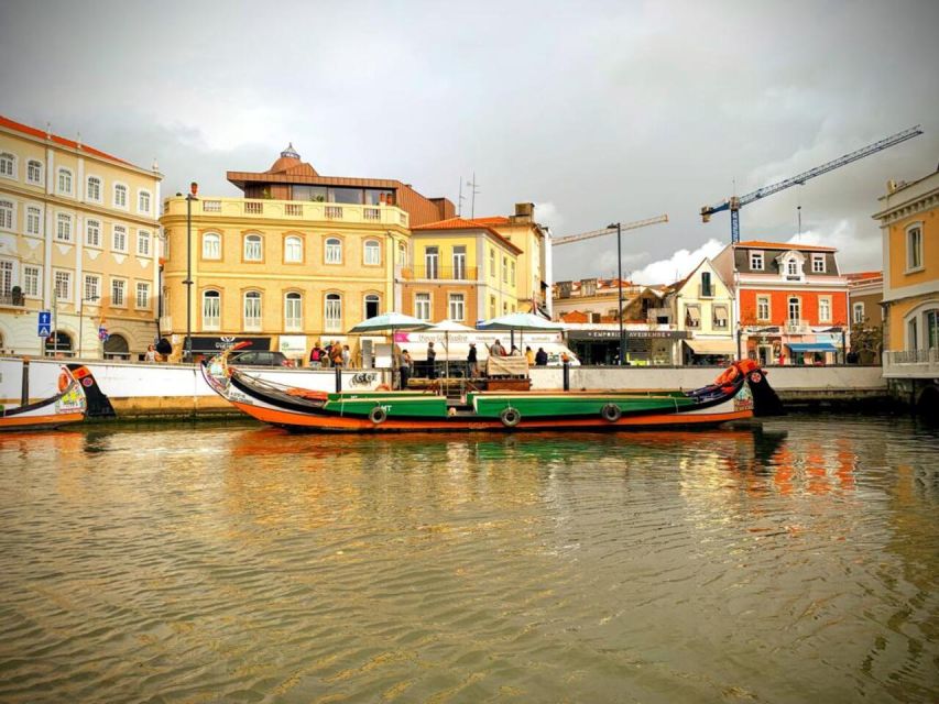 From Lisbon: Private Transfer to Porto With Aveiro Tour - Discovering Costa Nova Beach Houses