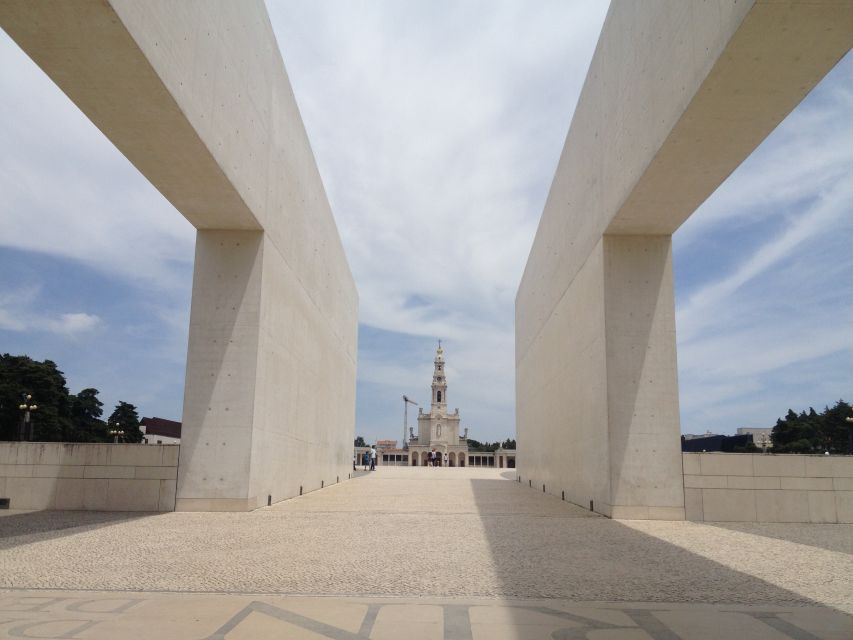 From Lisbon to Porto in Transit Full Day Tour - Nazaré: Guided Tour