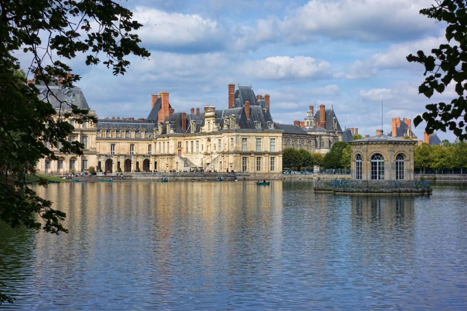 From Paris: Château De Fontainebleau & Vaux-Le-Vicomte Private - Private Group Tour Experience