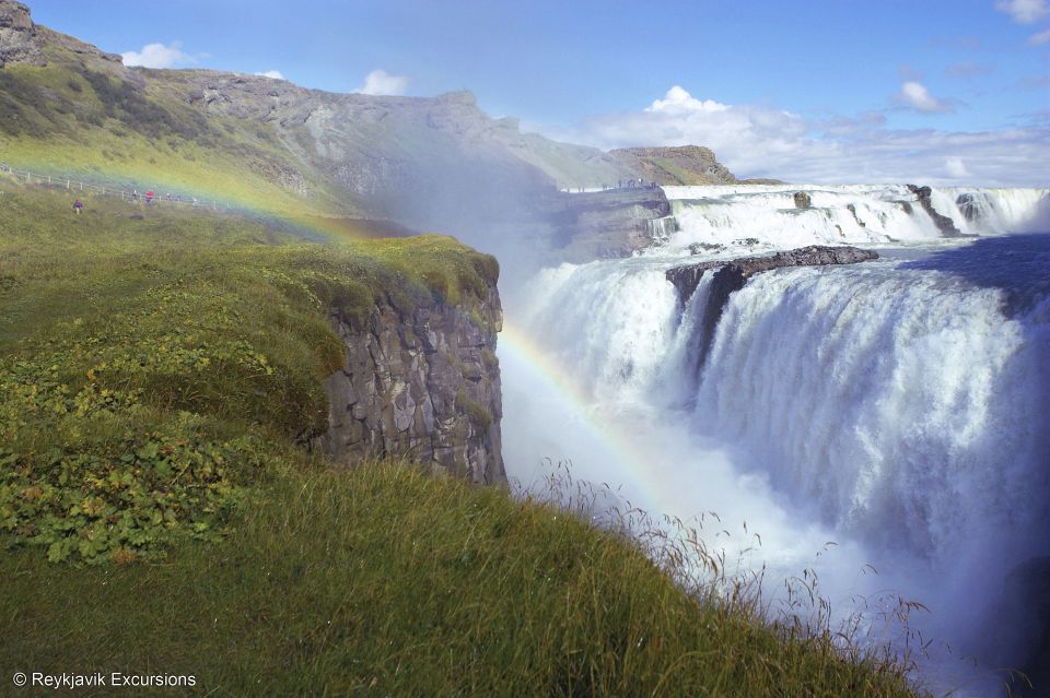 From Reykjavik: Golden Circle Guided Tour & Sky Lagoon Visit - Relaxing at Sky Lagoon