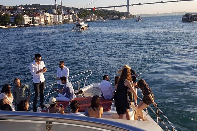 Full-Day Istanbul Tour With Bosphorus Sightseeing Cruise - Tour Duration and Size