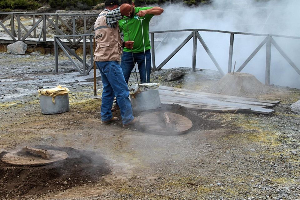 Furnas: Hot Springs Night Tour - Underground Thermal Cooking