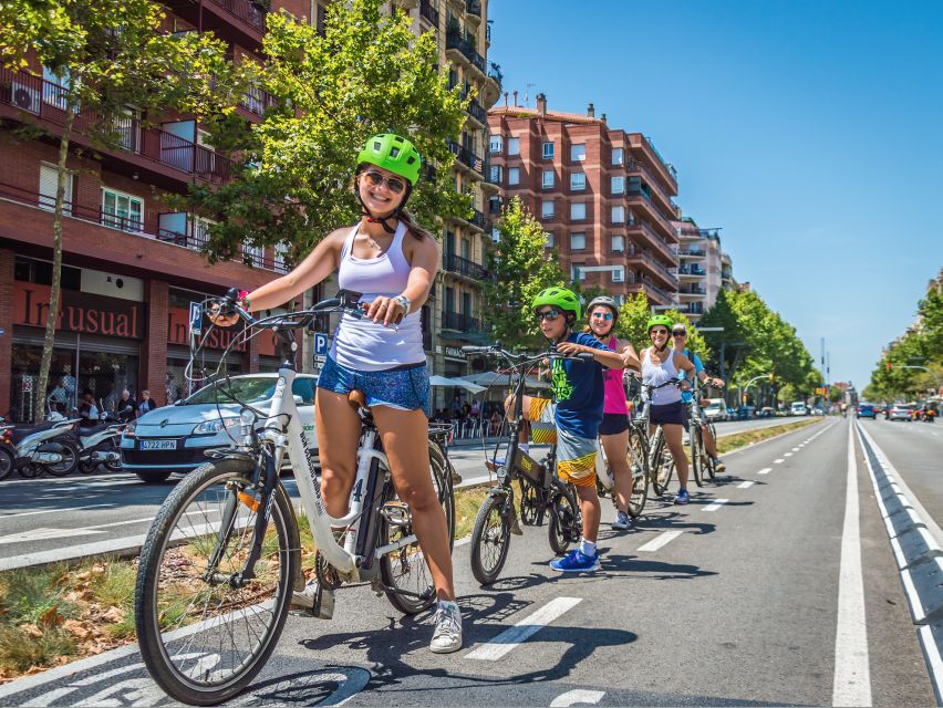 Gaudi Essential: Sagrada Familia + Park Güell. Skip the Line - Gaudis Architectural Masterpieces