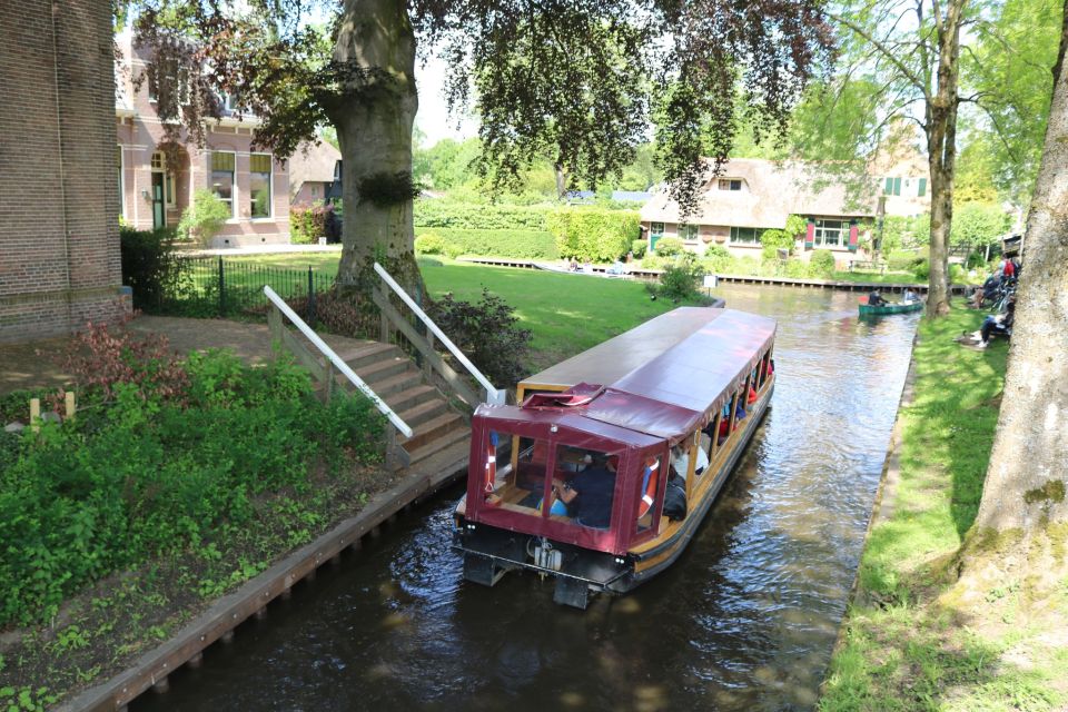 Giethoorn: Village & National Park Canal Cruise With Coffee - Accessibility and Restrictions