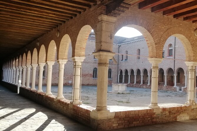 Giudecca Island Discovery Tour - Encountering Ancient Churches and Hidden Gems