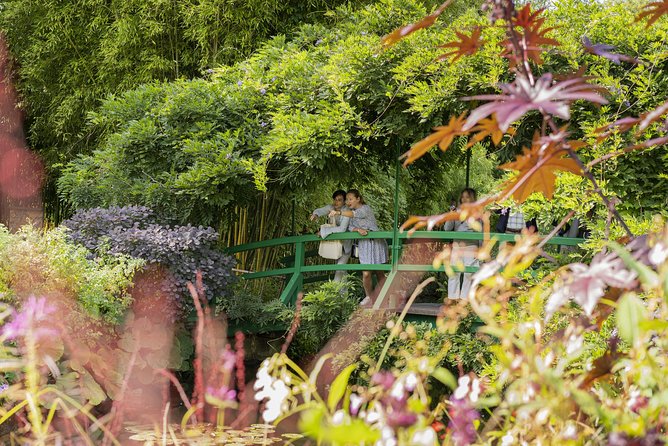 Giverny & Monets House Audio Guided Half-Day Tour From Paris - Exploring the Flower Gardens