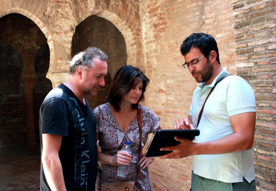 Granada: Alhambra and Nasrid Palaces Private Tour - Alcazaba and Generalife Gardens