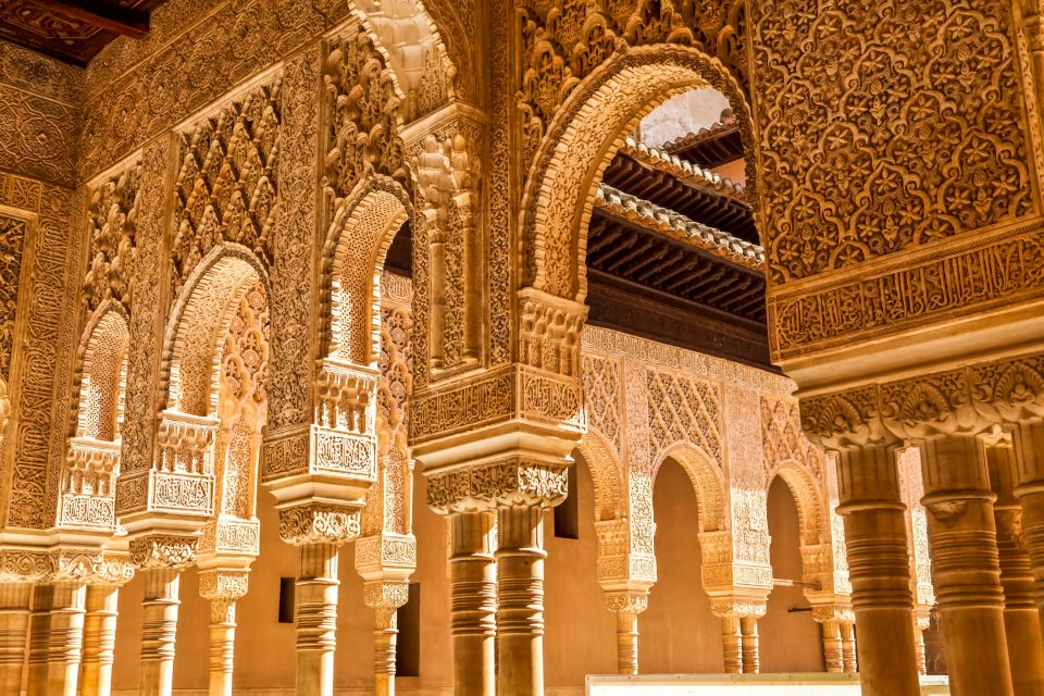 Granada: Alhambra & Nasrid Palaces Tour With Tickets - Meeting Point Options