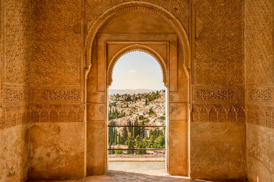 Granada: Alhambra Ticket and Guided Tour With Nasrid Palaces - Inclusions in the Tour