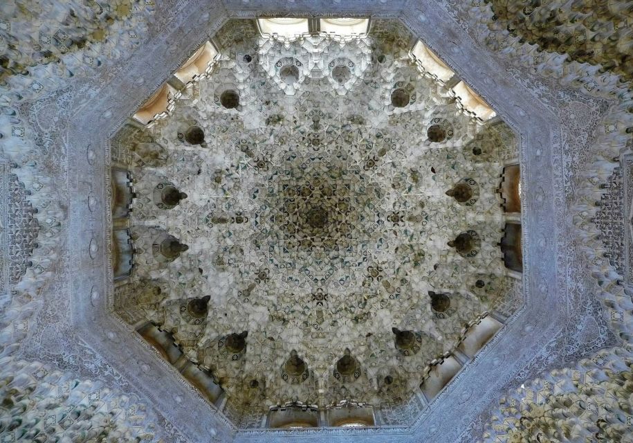 Granada: Fast-Track Alhambra & Nasrid Palaces Guided Tour - Architectural Marvels