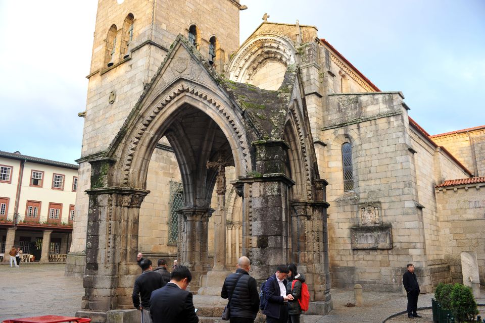 Guimarães: Guided Day Tour With Lunch and Drinks - Reservations and Cancellations