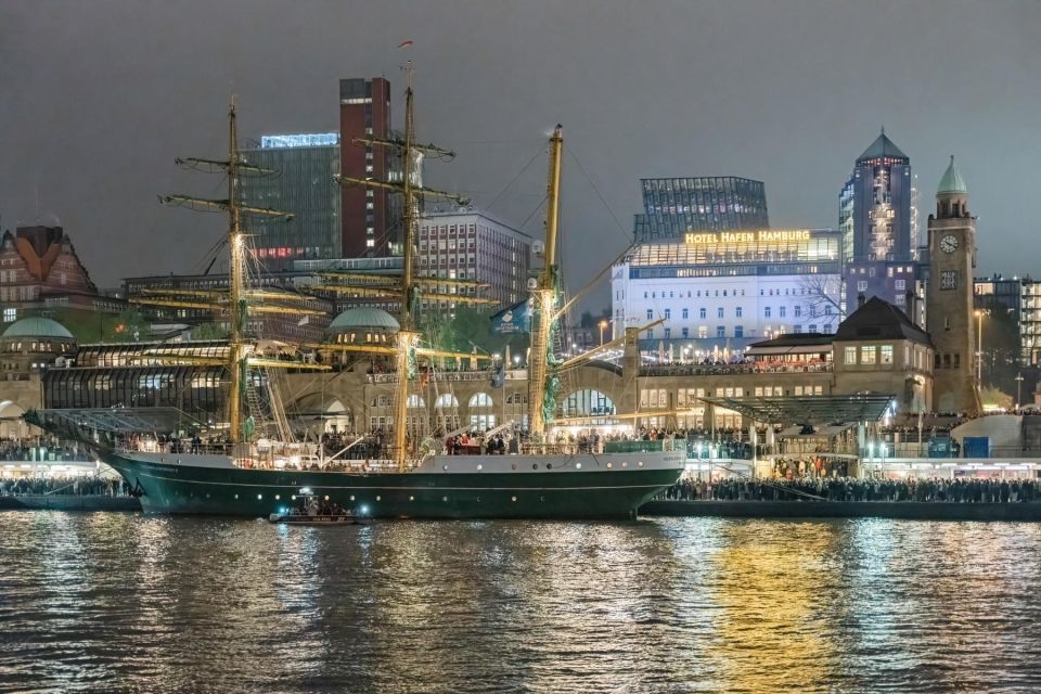 Hamburg: 1.5-Hour Evening Lights Harbour Cruise on a Ship - Cruise Experience and Amenities