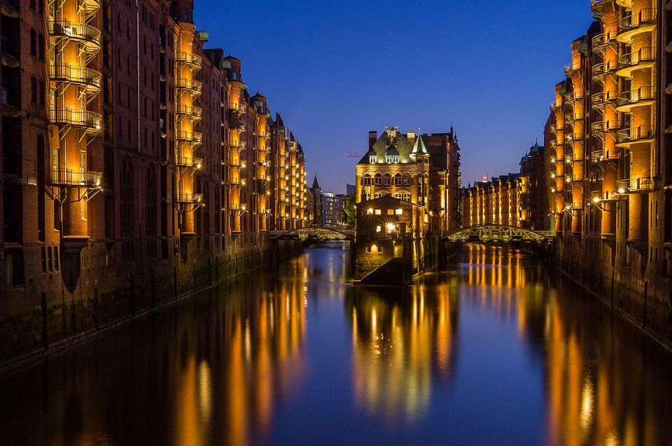 Hamburg: Speicherstadt, HafenCity and Elbphilharmonie Tour - Visiting Elbphilharmonie