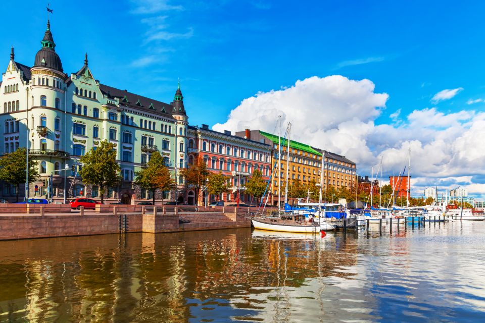 Helsinki: First Discovery Walk and Reading Walking Tour - Taking in Market Square