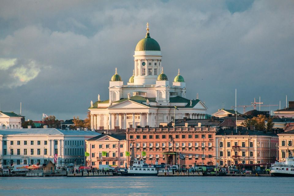 Helsinki: Private Walking Tour - Famous Market Square