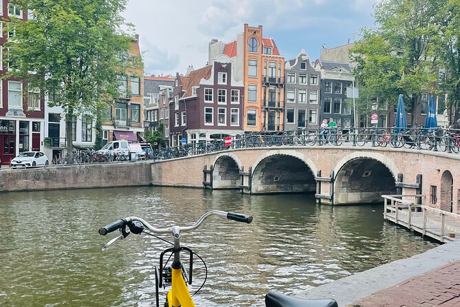 Highlights & Hidden Streets Bike Tour Amsterdam - Tour Duration and Group Size