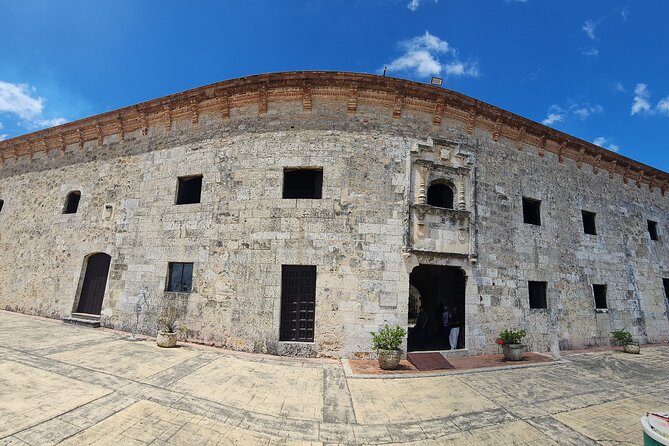 Historical Tour in the Colonial City of Santo Domingo - Exploring Colonial Architecture