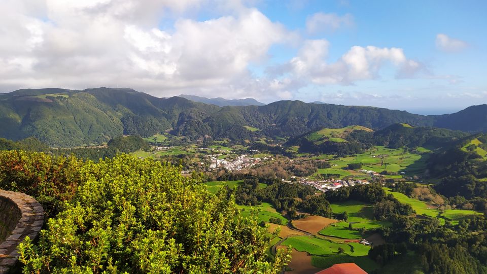 Hot Springs & Waterfalls & Tea Plantation - Tour Tea Plantation