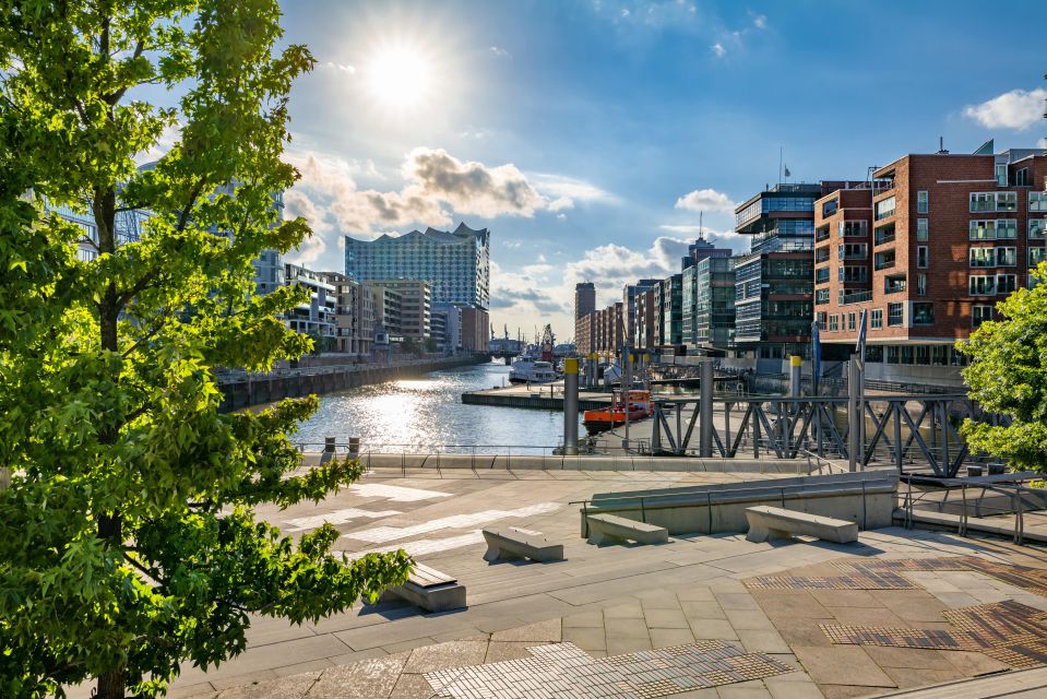 Insightful Tour Warehouse District and Hafen City Hamburg - Visiting Baakenhöft