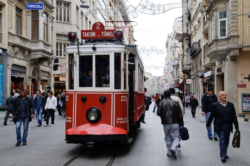 Istanbul: Galata District Walking Tour - Crossing Galata Bridge