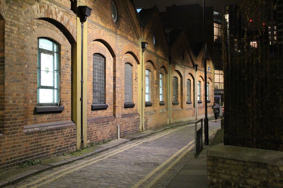 Jack The Ripper Tour in Londons East End - Goulston Street and Clue Examination