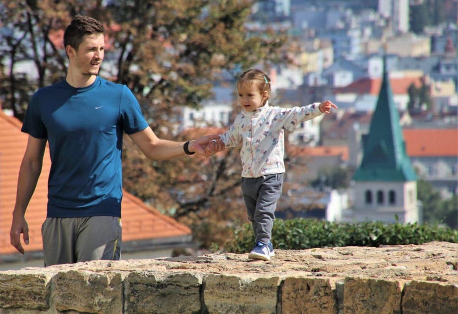 Joyful Family Walking Tour in Linz - Landstraße