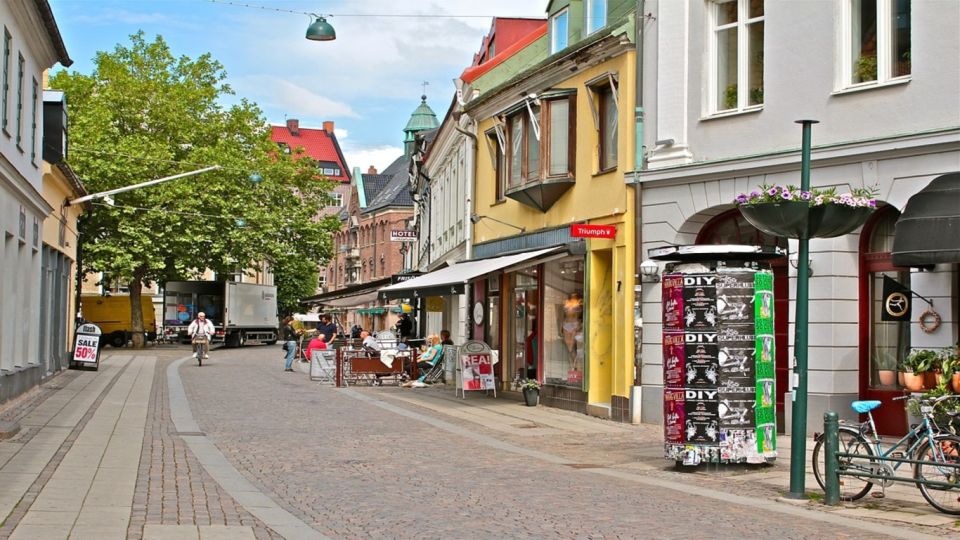 Joyful Malmo Walking Tour for Couples - Romantic Park