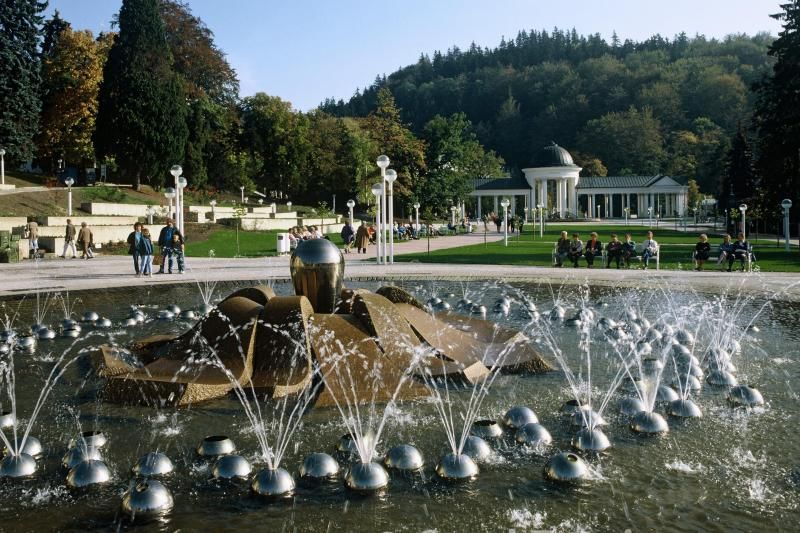 Karlovy Vary & Marianske Lazne Tour From Prague With Lunch - Important Information