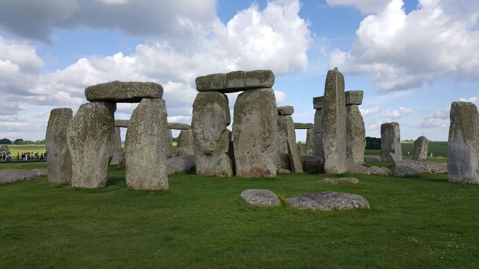 King Arthur Tour: Stonehenge, Glastonbury and Avebury - Exploring Glastonbury Town