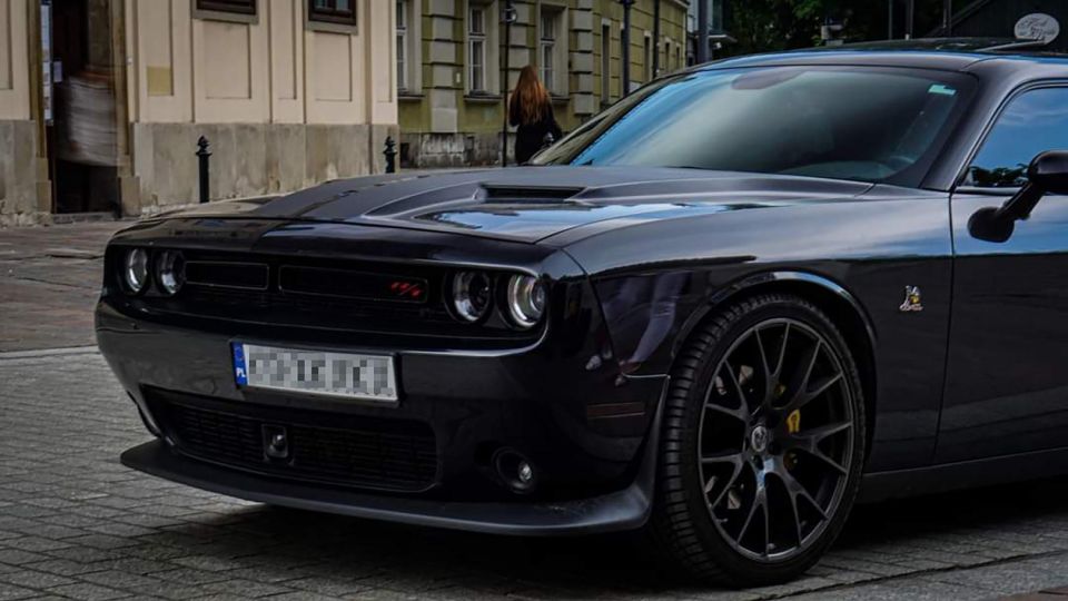 Krakow: Private Airport Transfer by 500 HP Dodge Challenger - Comfortable and Relaxing Ride