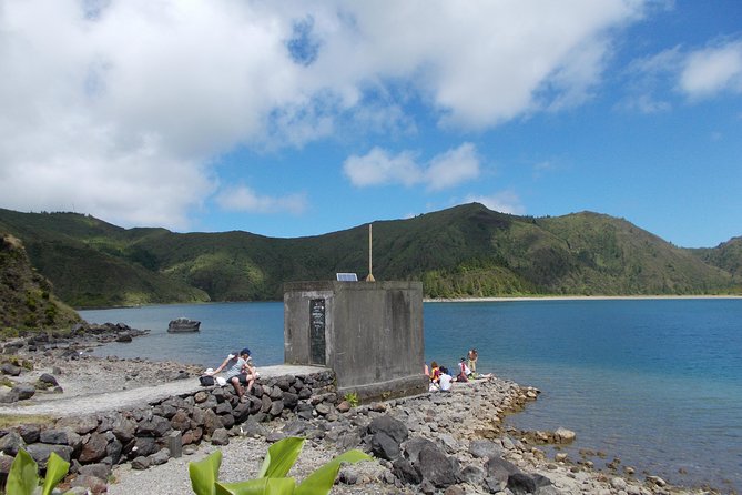 Lagoa Do Fogo Walking Tour With Lunch From Ponta Delgada - Itinerary Highlights