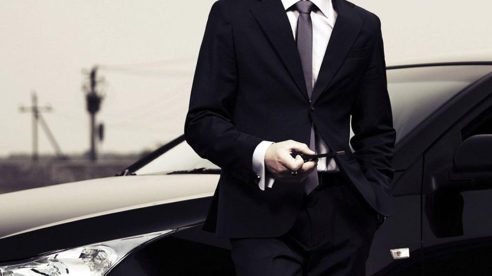 Lille: Private Transfer to or From Lille Airport - Professional Chauffeurs