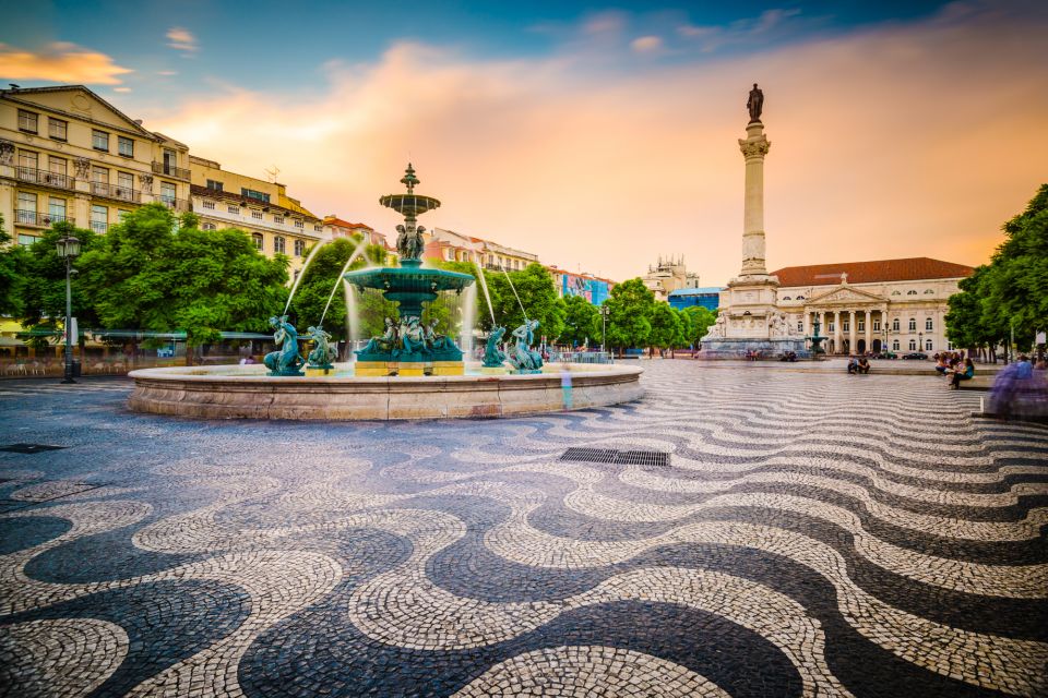 Lisbon: First Discovery Walk and Reading Walking Tour - What to Expect