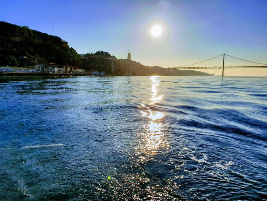 Lisbon: Lisbon Sightseeing by Boat With Locals - Important Information