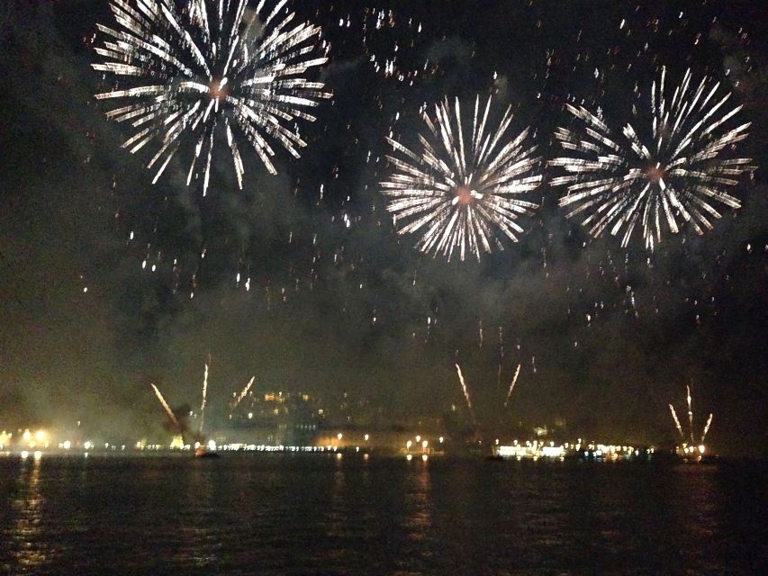 Lisbon: New Year's Eve Fireworks Tagus River Sailing Cruise - Onboard Activities and Amenities