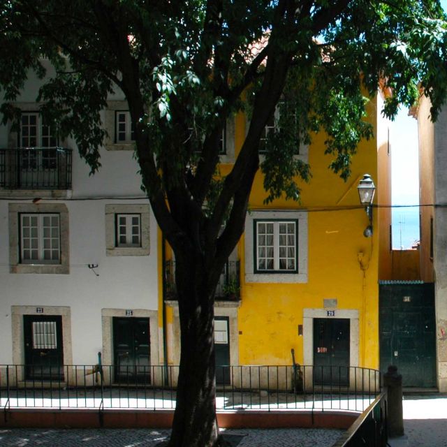 Lisbon: Old Town Walking Tour - Exploring the Jewish Quarter