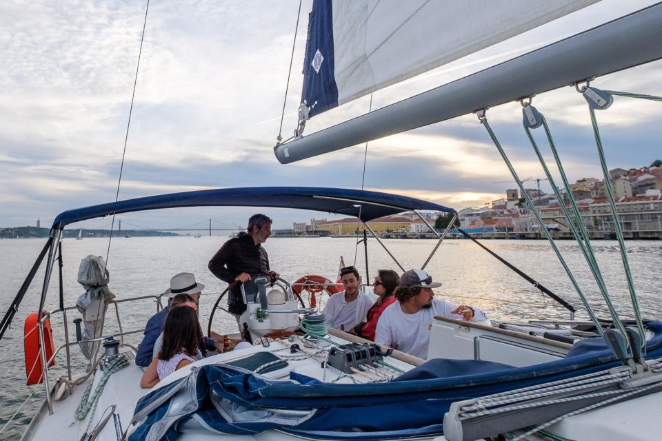 Lisbon: Private Sunset Sailing Tour With Drinks - Meeting Point