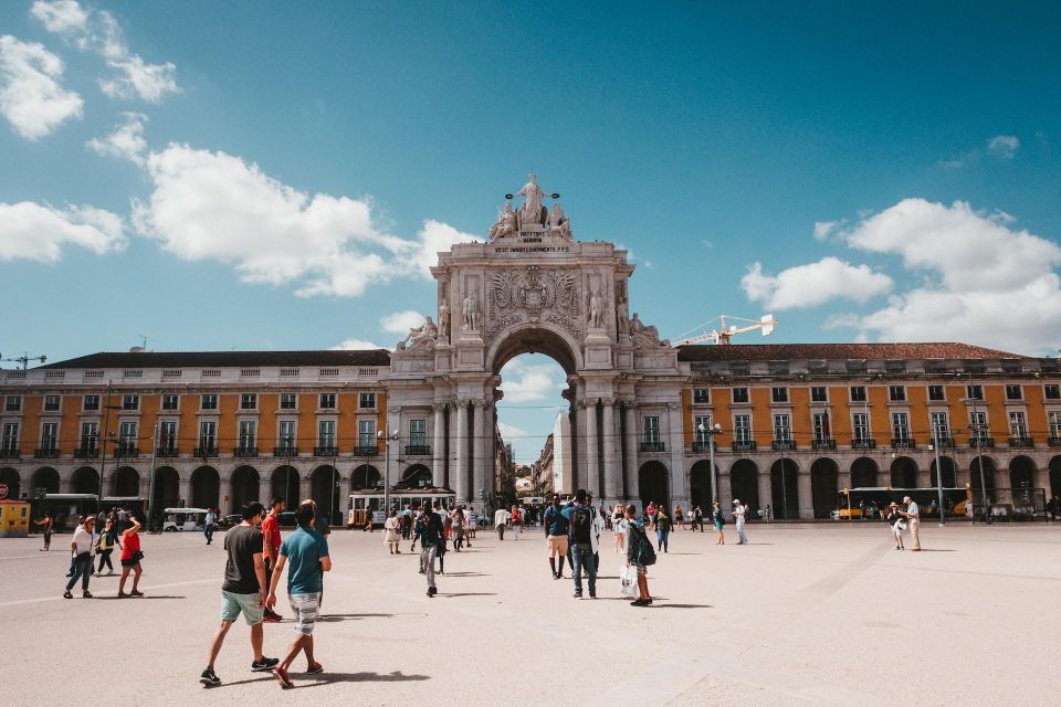 Lisbon: Private Tuk Tuk Tour of the Historic Neighbourhoods - Tour Description