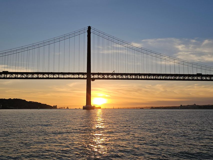 Lisbon: Relaxing Private Sunset Cruise 2-hour - Inclusions