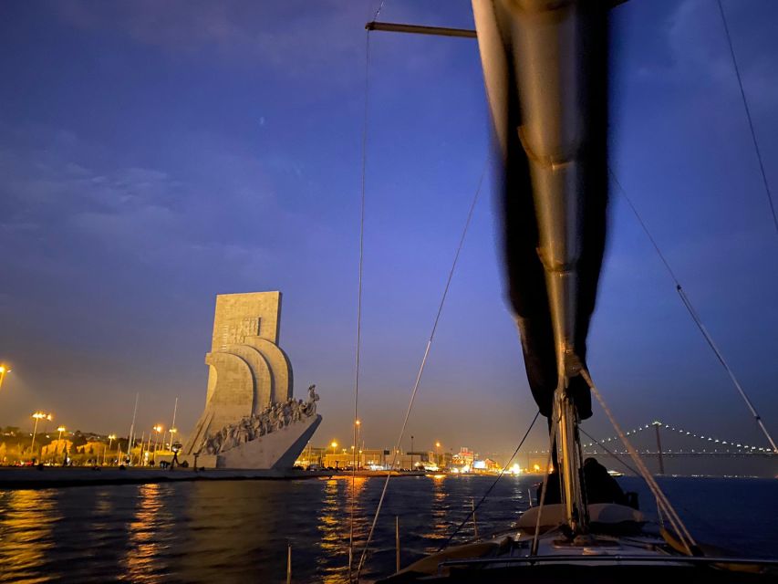 Lisbon: Sailing Tour by Night - Included Amenities