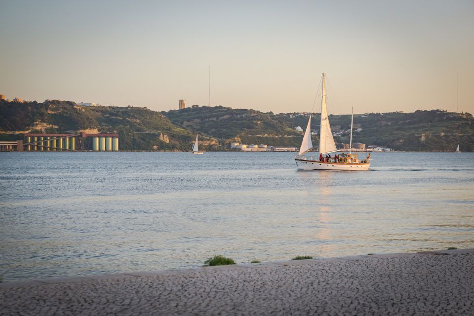 Lisbon: Segway Night Tour - Inclusions