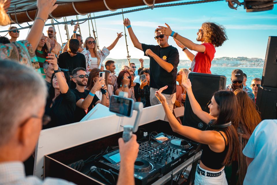 Lisbon: Sunset Boat Party With Live DJ and Night Club Entry - Meeting Point and Information