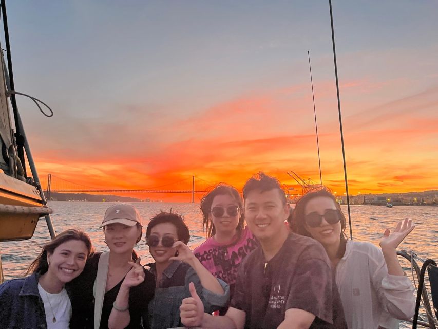 Lisbon: Sunset Boat Tour With a Drink - Customer Feedback