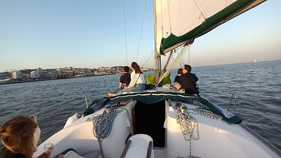 Lisbon: Sunset Cruise on the Tagus River With Welcome Drink - Sunset Experience